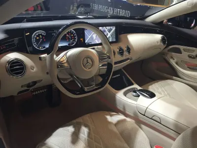 Mercedes Starts €1 Billion Share Buyback Program