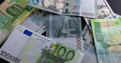 Dollar, Euro, and Gold Prices Decrease