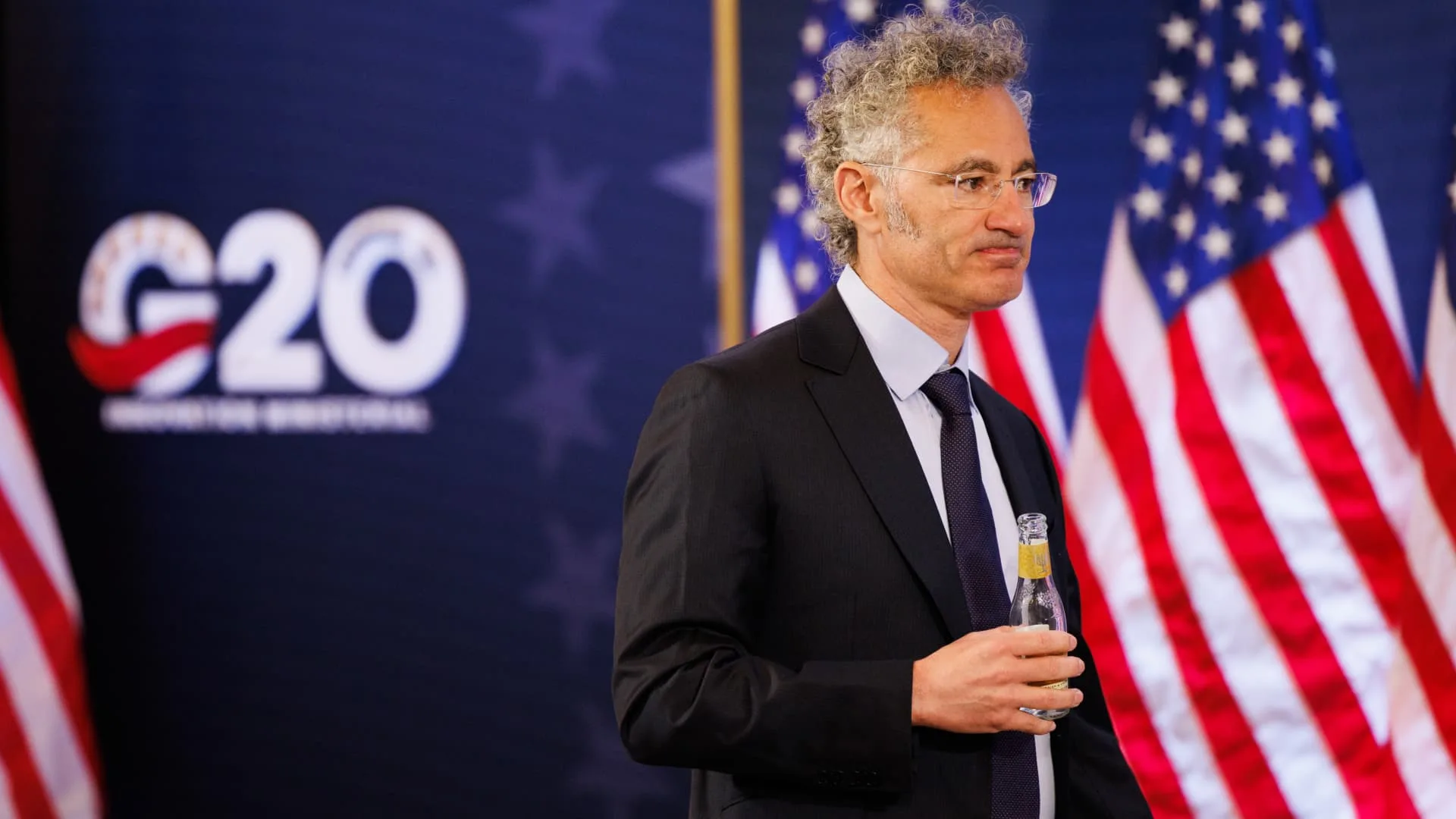 G20 on AI policy, Snowflake earnings, Ford's production push and more