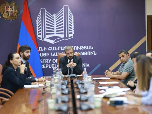 Papoyan discusses export issues with rose producers