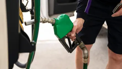 U.S. diesel price tops $6 a gallon, setting a record high