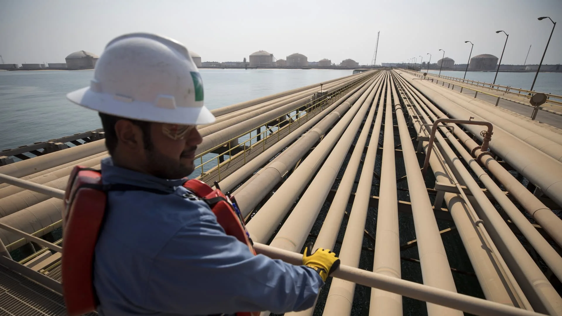 Oil prices retreat but remain on track for weekly gain