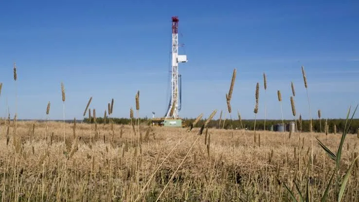 U.S. Oil Rig Count Rises as Crude Trades Above $100