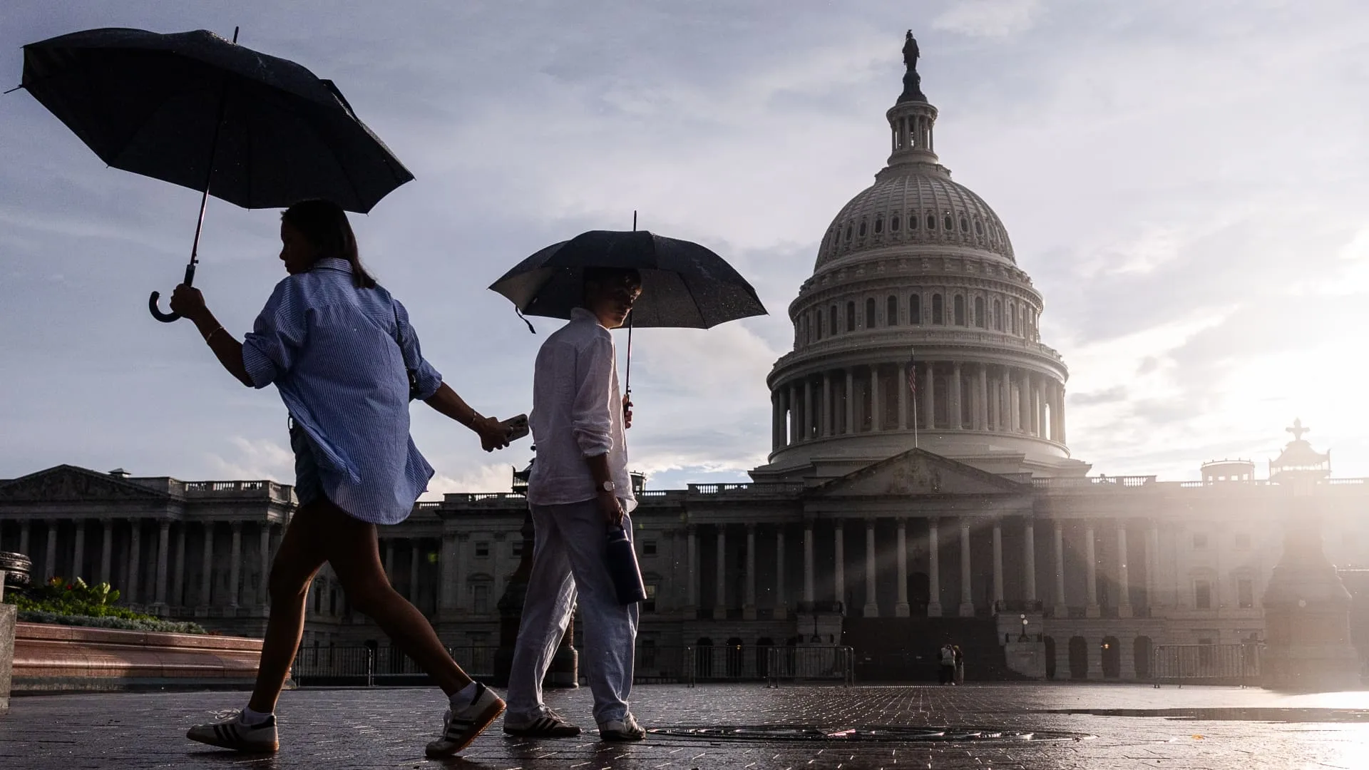 U.S. weighs higher Social Security tax burden for top earners