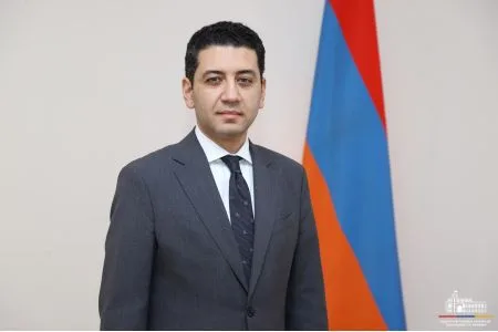 Armenia’s ambassador discusses TRIPP project with head of Iranian Railways