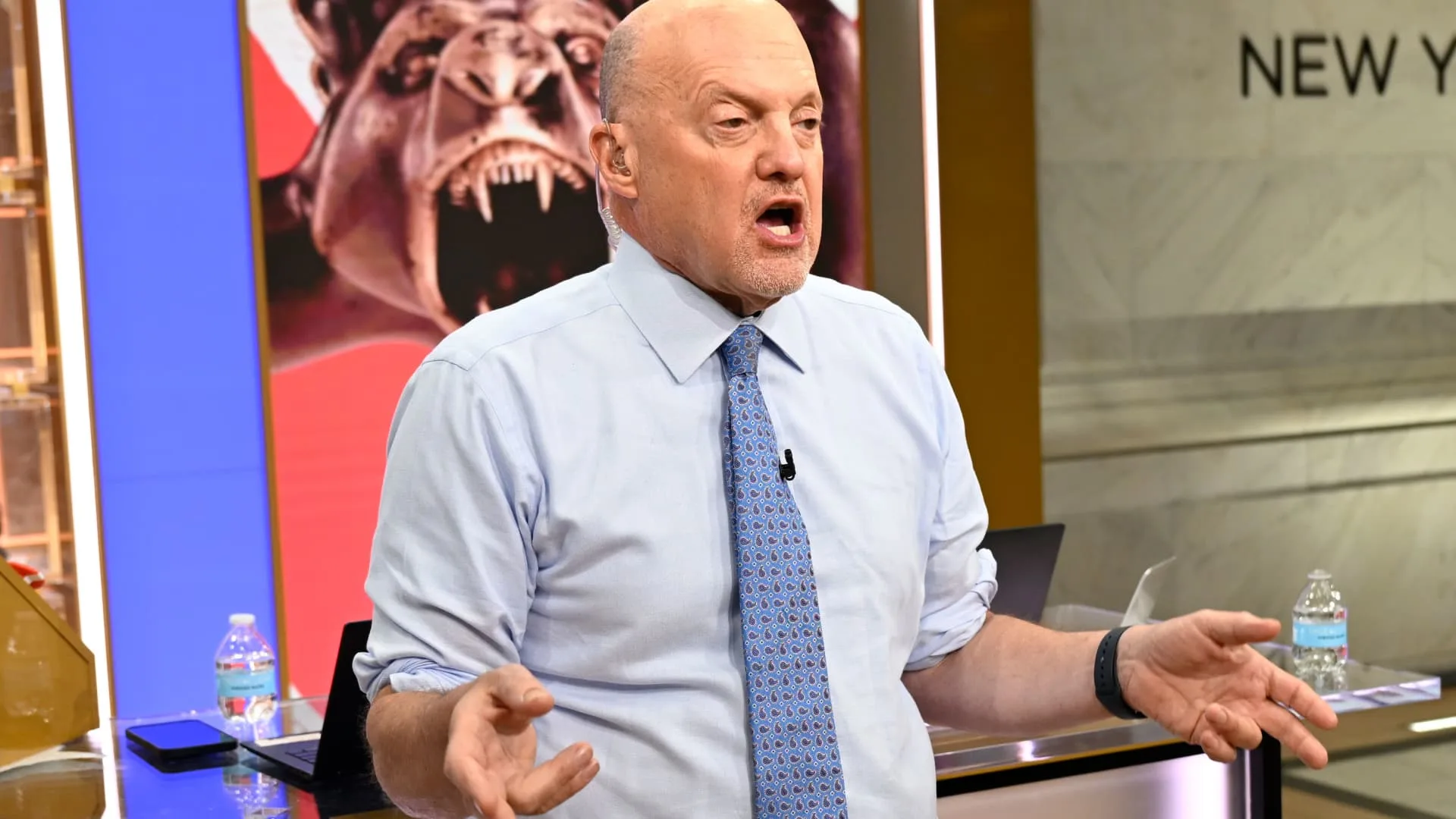 Jim Cramer urges investors not to panic ahead of the next Fed meeting