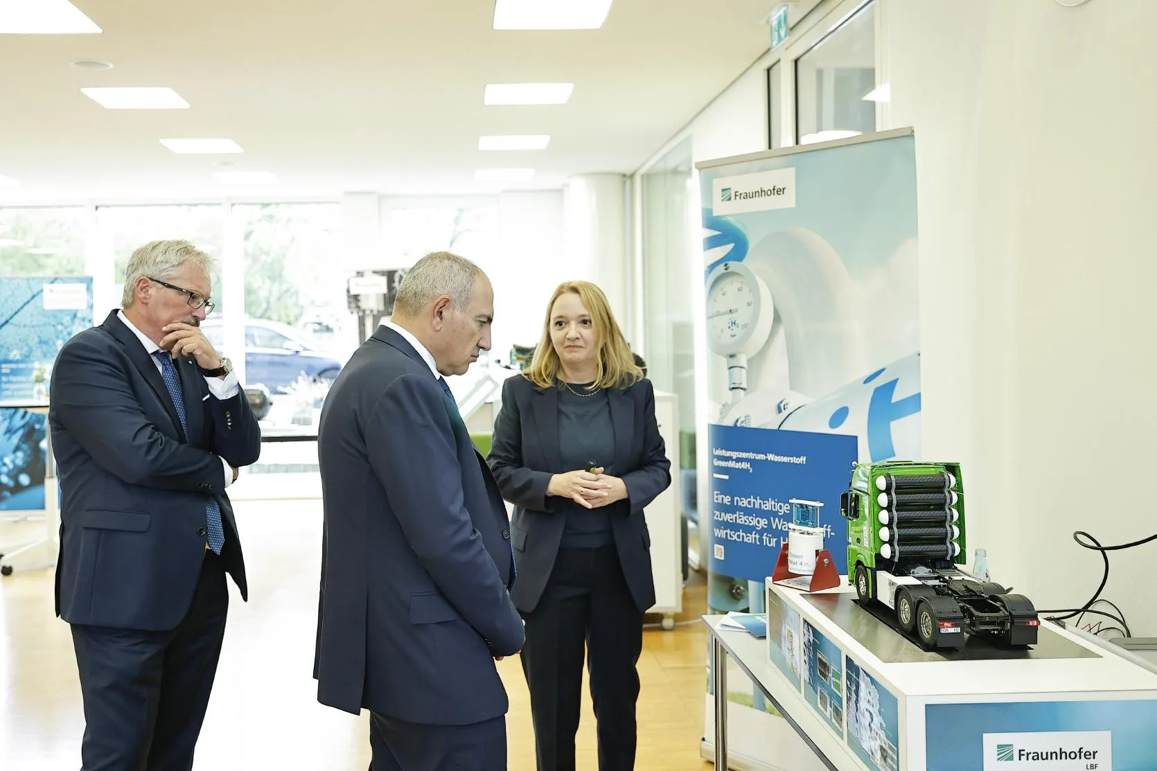 Նիկոլ Փաշինյանը Ֆրանկֆուրտում այցելել է Ֆրաունհոֆերի ջրածնի կիրառական կենտրոն