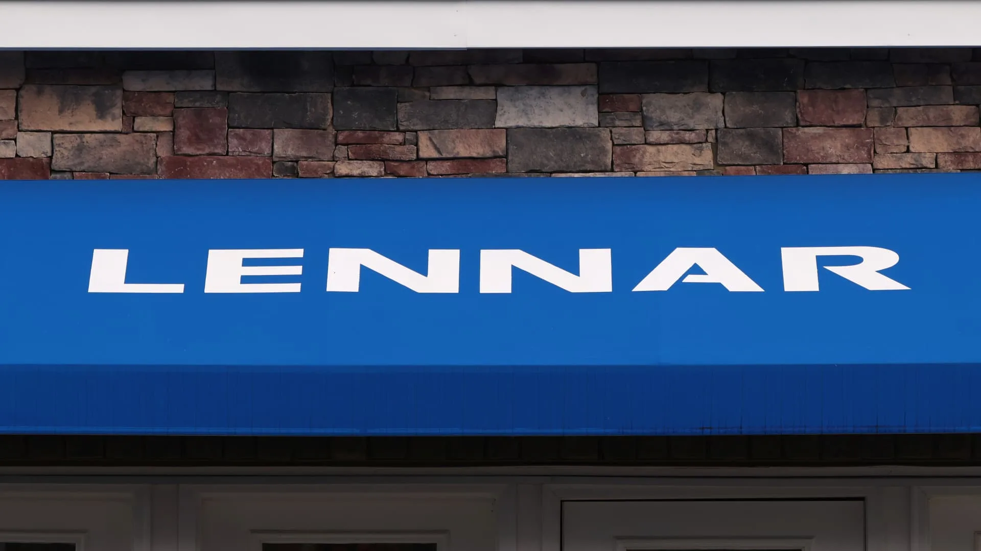 Berkshire Hathaway increases Lennar stake, but buying pace slows