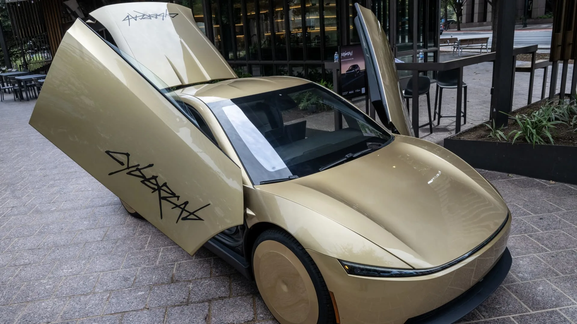 Tesla-ի Cybercab-ը Austin-ում բարդ մեկնարկից հետո անցնում է ընդլայնման փորձությանը