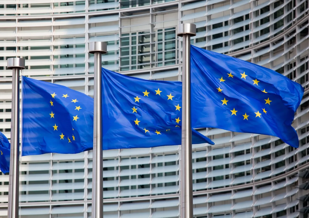 EU weighs budget cuts of up to €200 billion
