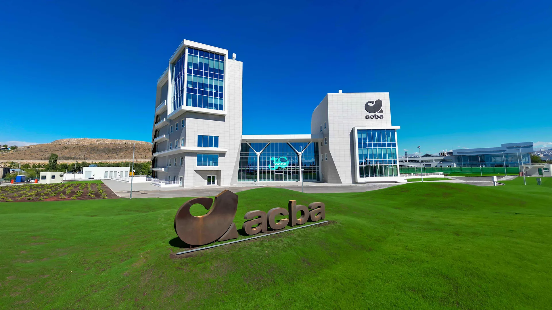 Acba bank opens new headquarters