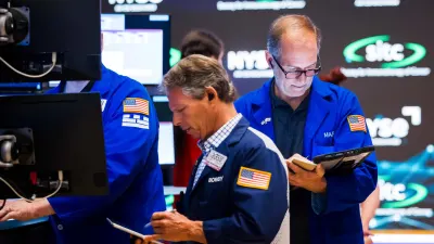 U.S. stocks slip after bank earnings reports