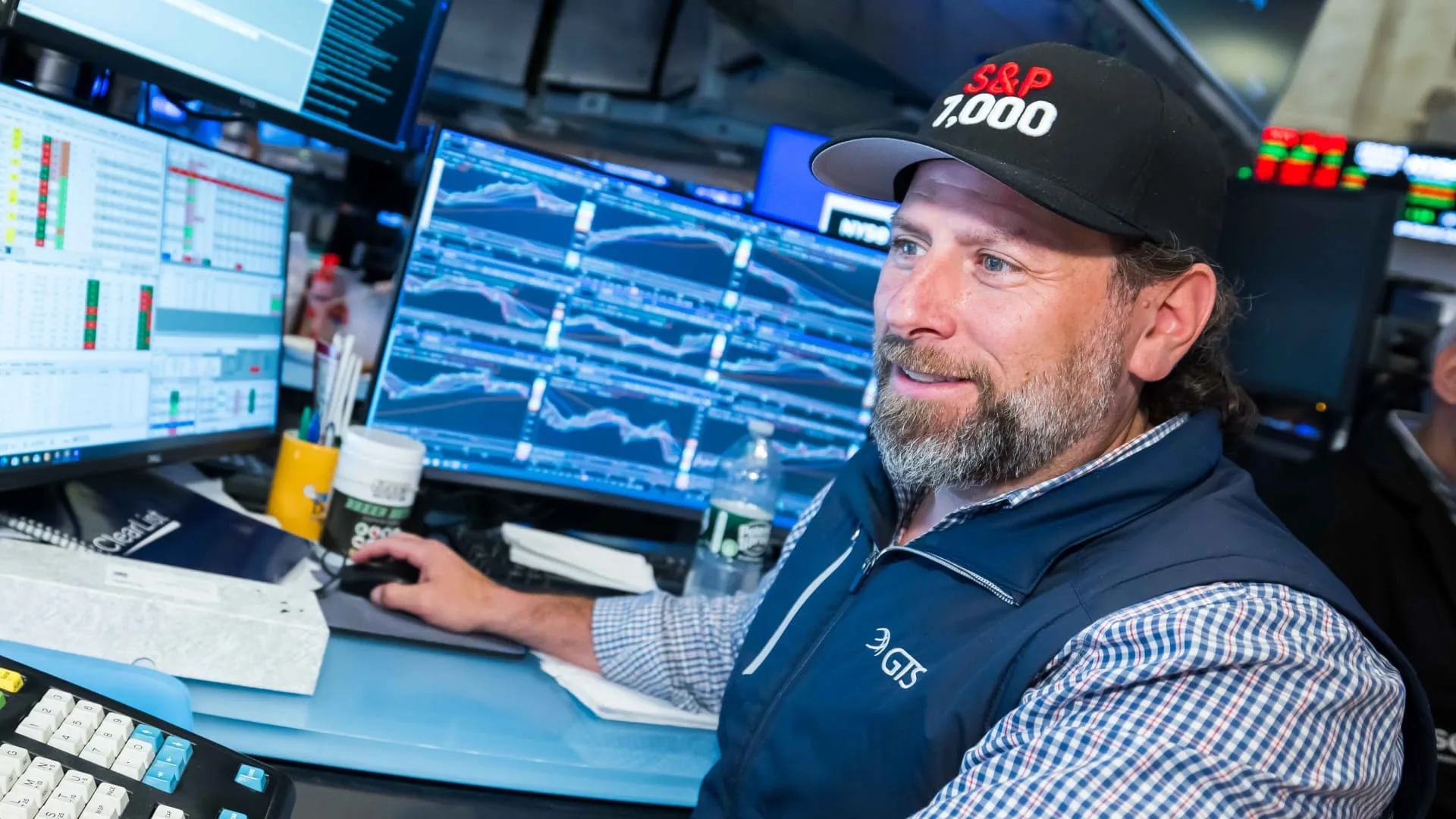 S&P 500 risk returns to focus as tech stocks show renewed weakness